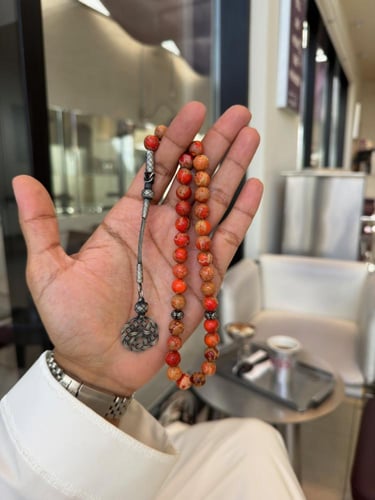 سبحة مصنوع من حجر اليشب الكريم مع طربزونة فضة عيار...