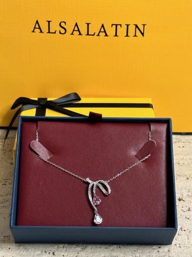 عقد حجر جمشت الطبيعي