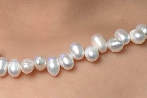عقد لؤلؤ طبيعي أبيض مصنوع يدوياً