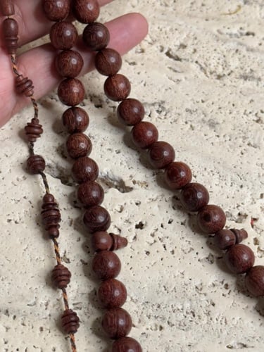 سبحة مصنوعة من حطب القرض الافريقي مع تمليكة شغل يد...