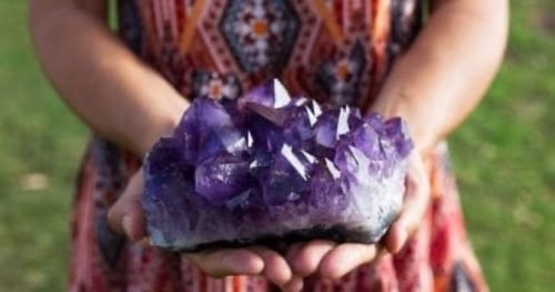 سبحة مصنوعه من حجر جمشت او الأمتست الكريم الطبيعي...