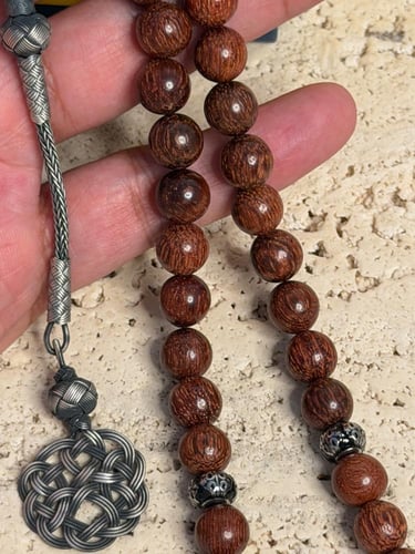 سبحة مصنوعة من حطب القرض الافريقي مع طربزونة فضة