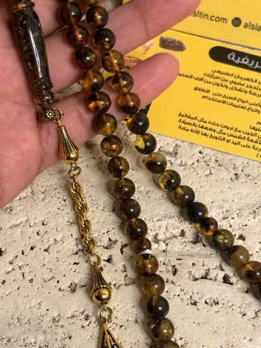 سبحة كهرمان حر شوائب طبيعية مذهب مع شكة ذهبي