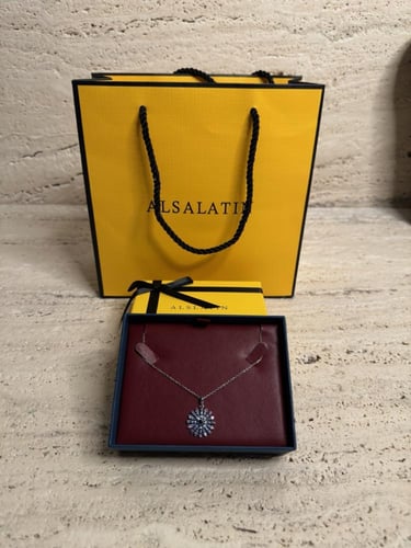 عقد فضه عيار 925 مرصع بأحجار التوباز الطبيعي