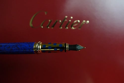 قلم كارتييه مخزن من عام 1990 بانثير لاك بلو بول بو...