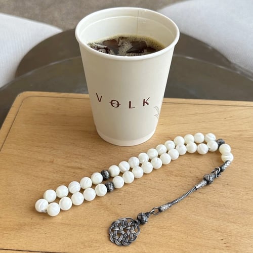 سبحه مصنوعة من أم اللؤلؤ الطبيعيه