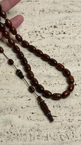 سبحة من خشب الثعبان نحت يدوي من افضل الفنانين مطرز...