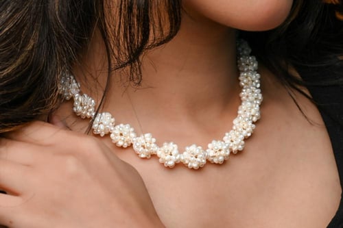 عقد لؤلؤ طبيعي مصنوع يدوياً من اصعب انواع التصاميم...