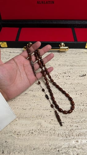 سبحة من خشب الثعبان نحت يدوي من افضل الفنانين مطرز...