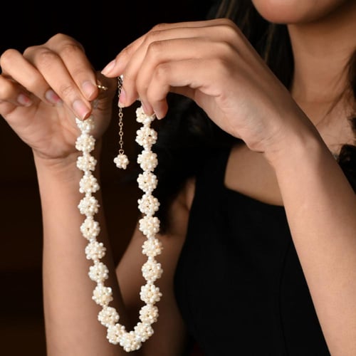 عقد لؤلؤ طبيعي مصنوع يدوياً من اصعب انواع التصاميم...