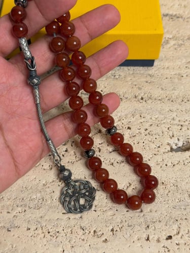 سبحه مصنوعة من حجر العقيق الطبيعي