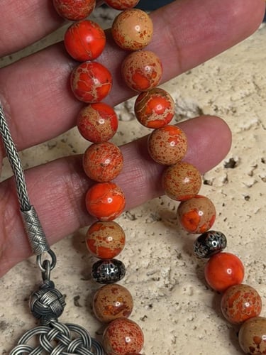 سبحة مصنوع من حجر اليشب الكريم مع طربزونة فضة عيار...