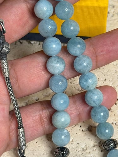 سبحة مصنوعة من حجر الأكوامارين الكريم مع طربزونة ع...