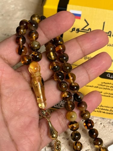 سبحة كهرمان حر شوائب طبيعية مذهب مع شكة ذهبي