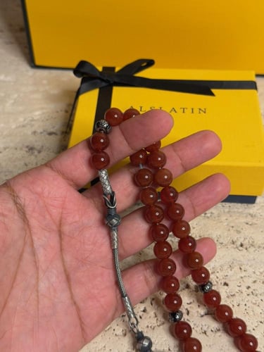 سبحه مصنوعة من حجر العقيق الطبيعي