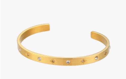 مجموعة اساور ذهبية مرصعة بالزركون