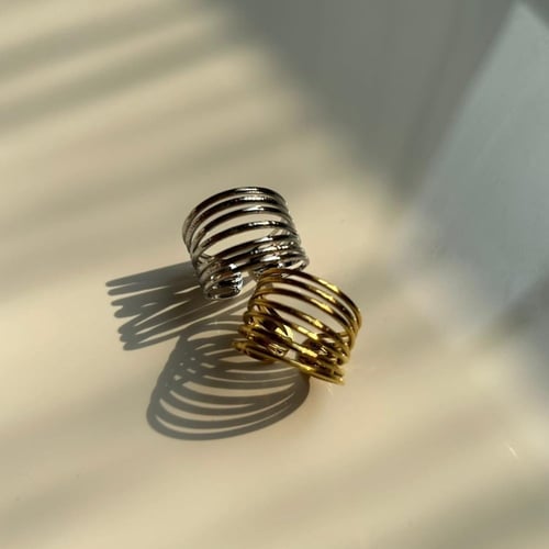 خاتم بالونين الذهبي والفضي