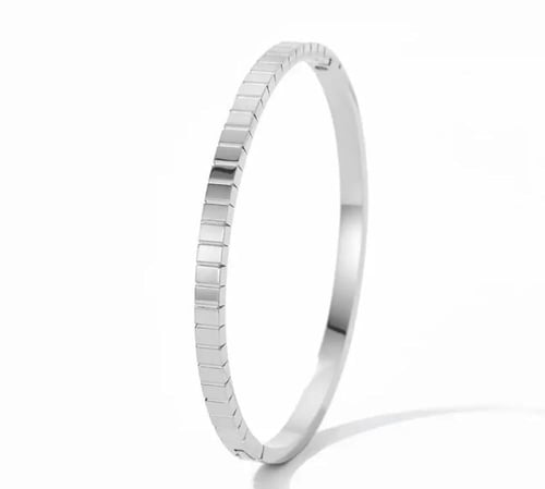 مجموعة الاساور الفضية