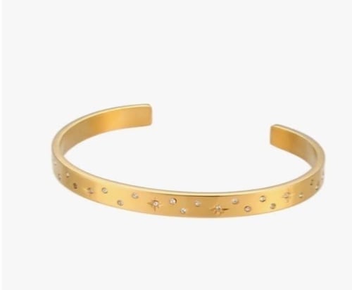 مجموعة اساور ذهبية مرصعة بالزركون