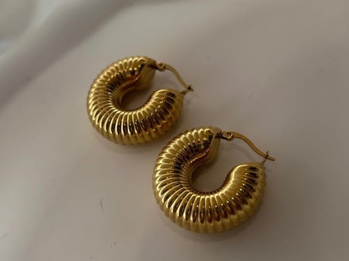 اقراط كلاسيك ذهبي