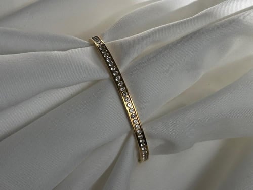 اساور ذهبية تباع بالحبة