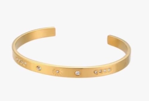 مجموعة اساور ذهبية مرصعة بالزركون