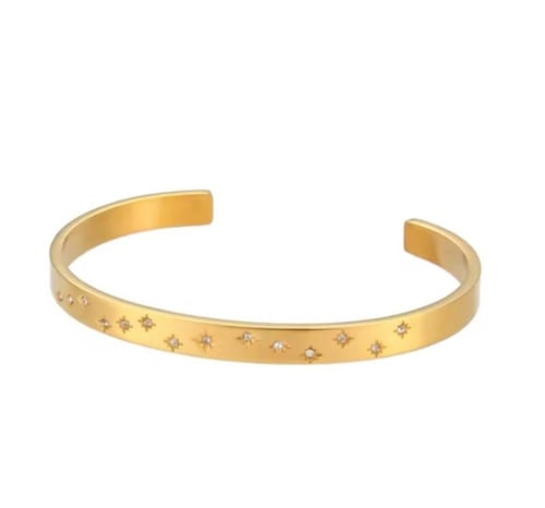 مجموعة اساور ذهبية مرصعة بالزركون