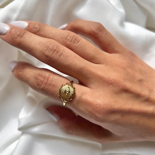 خاتم العين البراقة