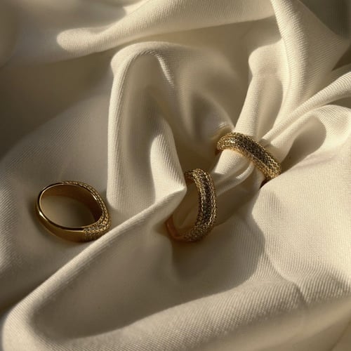 خاتم ذهبي عريض