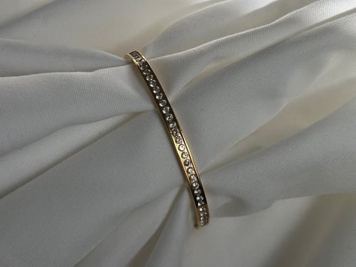 اساور ذهبية تباع بالحبة