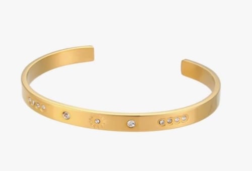 مجموعة اساور ذهبية مرصعة بالزركون