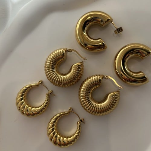 اقراط كلاسيك ذهبي