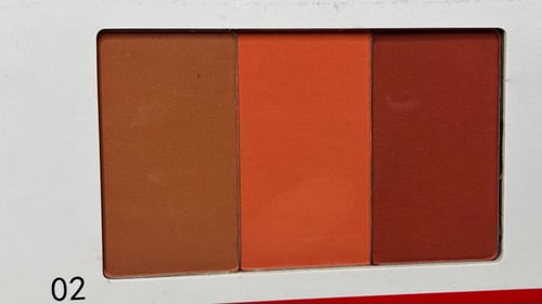 بودرة مضغوطه للبشرة السمراء 2R24