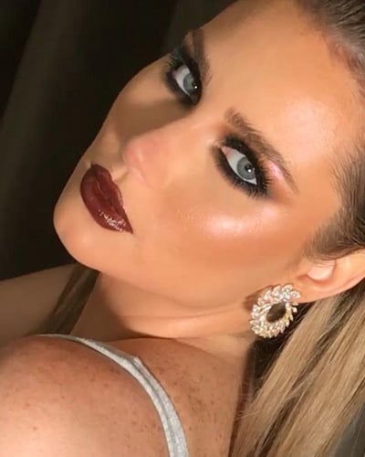 أحمر شفاه امن يعالج التشققات كلارنس 754 عودي غامق...