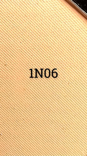 بودرة مضغوطه للبشرة البيضاء رقم 1N06