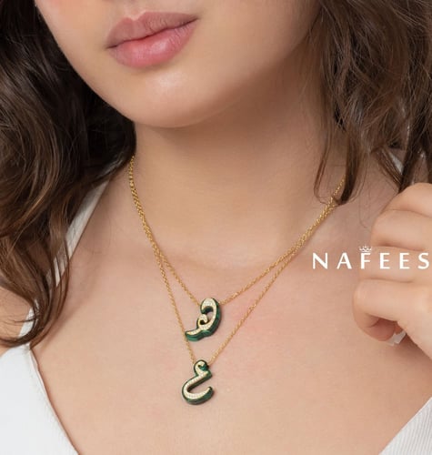 سلسال حرف ي باللون الأخضر والمرصع بأحجار الزيركون...