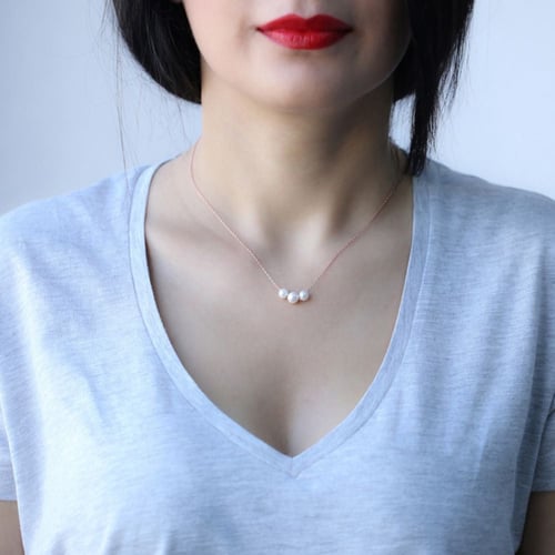 سلسال اللؤلؤ الثلاثي أحدث إبداع عصري من مجوهرات نف...