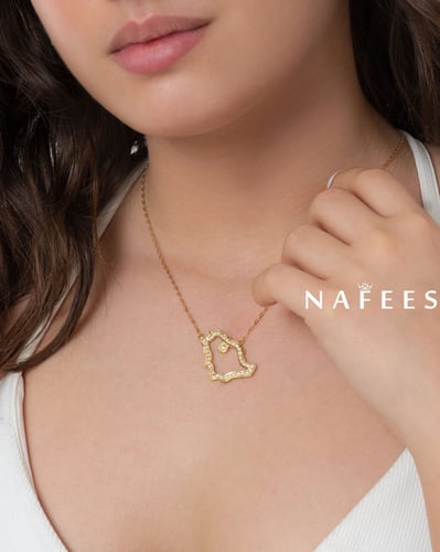 سلسال خريطة المملكة باللون الذهبي مصنوع من الفضة ا...