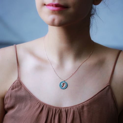 عقد أسطوري ذو رسم دائري ملون بحبات الزيركون البنفس...