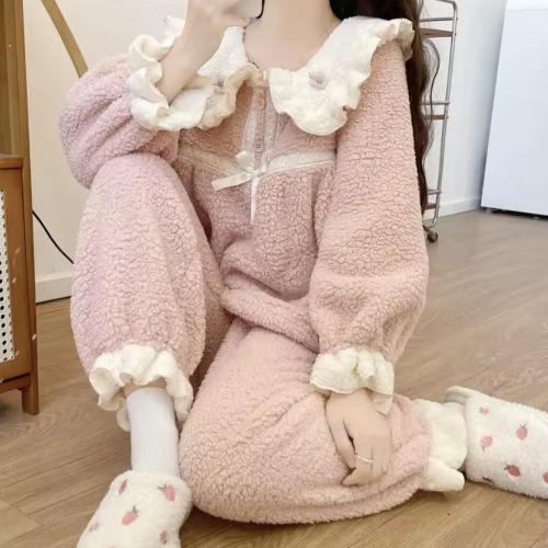 بجامه الورود الرقيقه