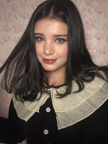 تشارمينق ايز زوج عدسات سنوية