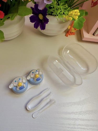 علبة عدسات مع ملقط ومساعد سينامورول