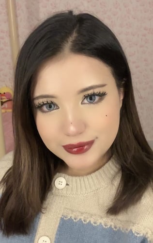 تايلور ايز زوج عدسات سنوية