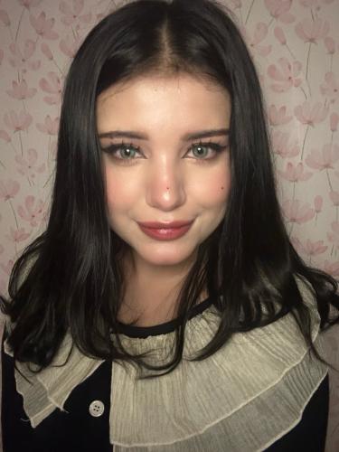 تشارمينق ايز زوج عدسات سنوية