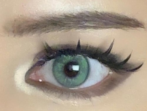 تشارمينق ايز زوج عدسات سنوية