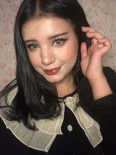 تشارمينق ايز زوج عدسات سنوية