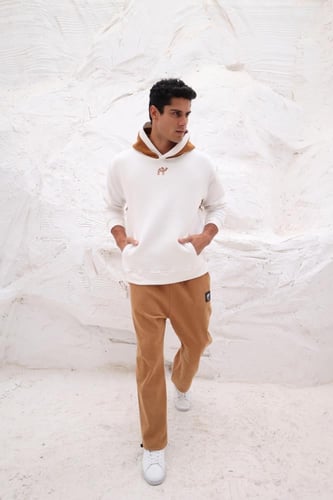 هودي أبيض وبني