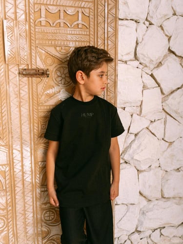 طقم تيشيرت للأطفال باللون الأسود