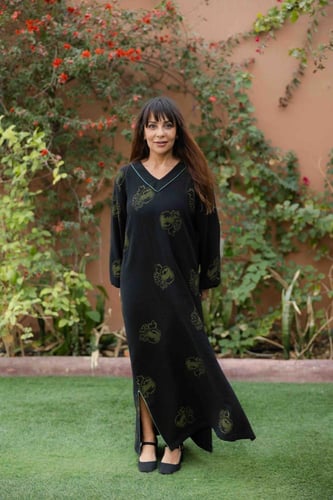 نسيبة حافظ x ثوب صغيري كفتان أسود