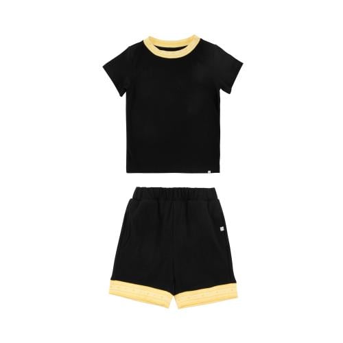 بلوزة أكمام قصيرة و شورت اسود